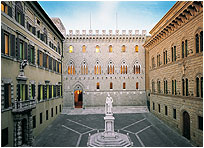 Piazza Salimbeni, sede Monte dei Paschi di Siena